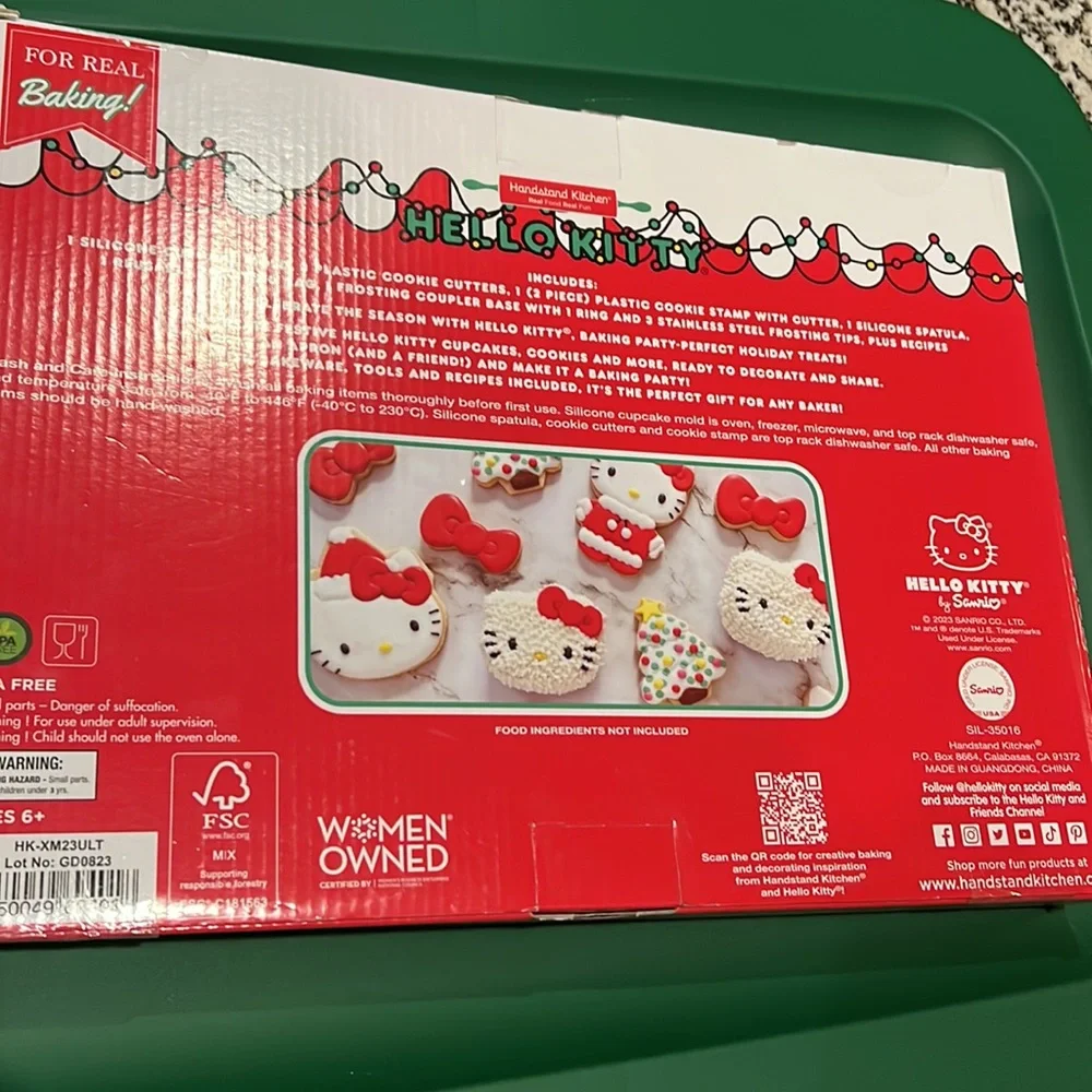 NIB Sanrio Hello Kitty Ultimate Baking 14pc Party Set